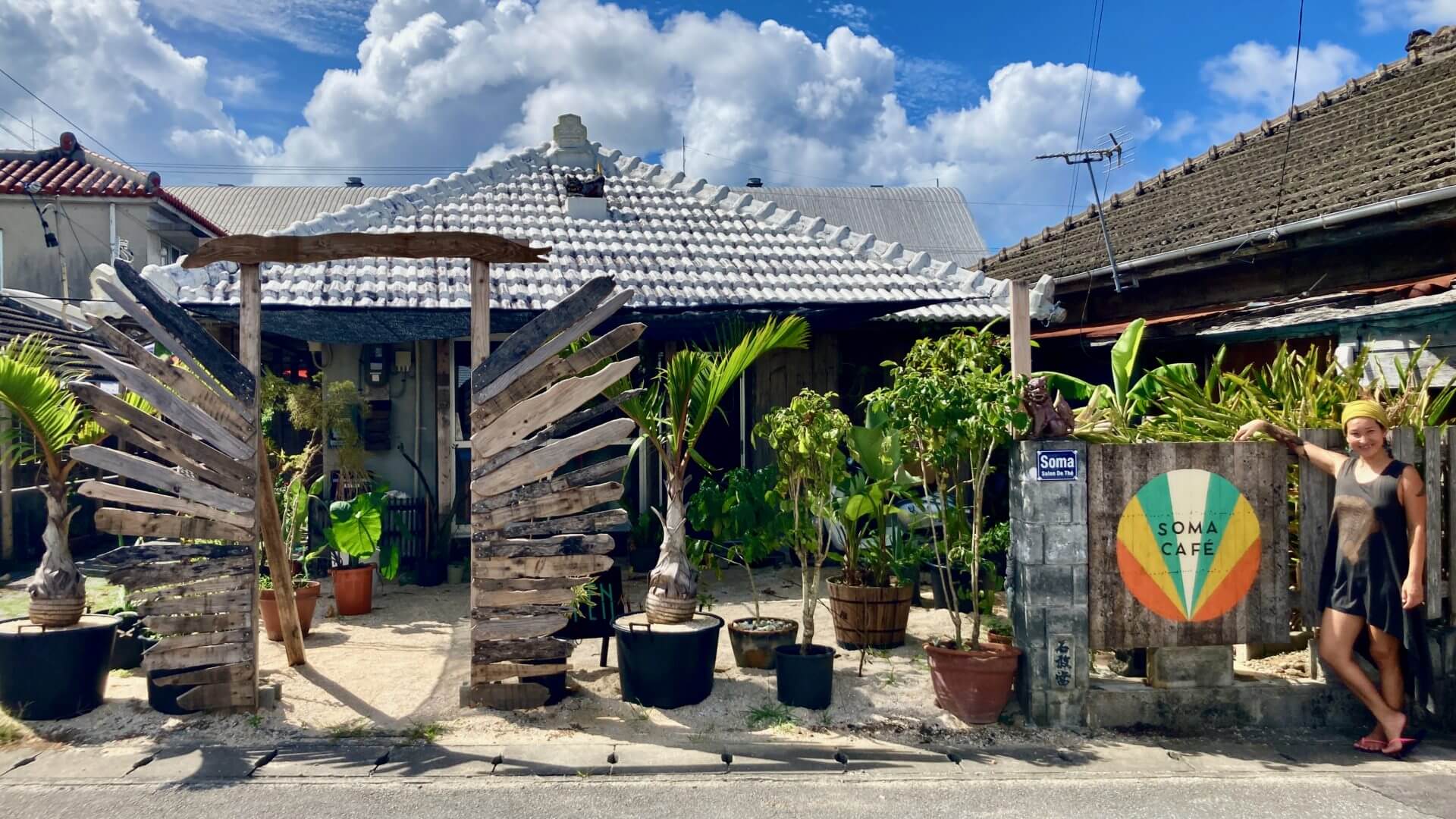 Private outdoor shower at Soma Ecolodge